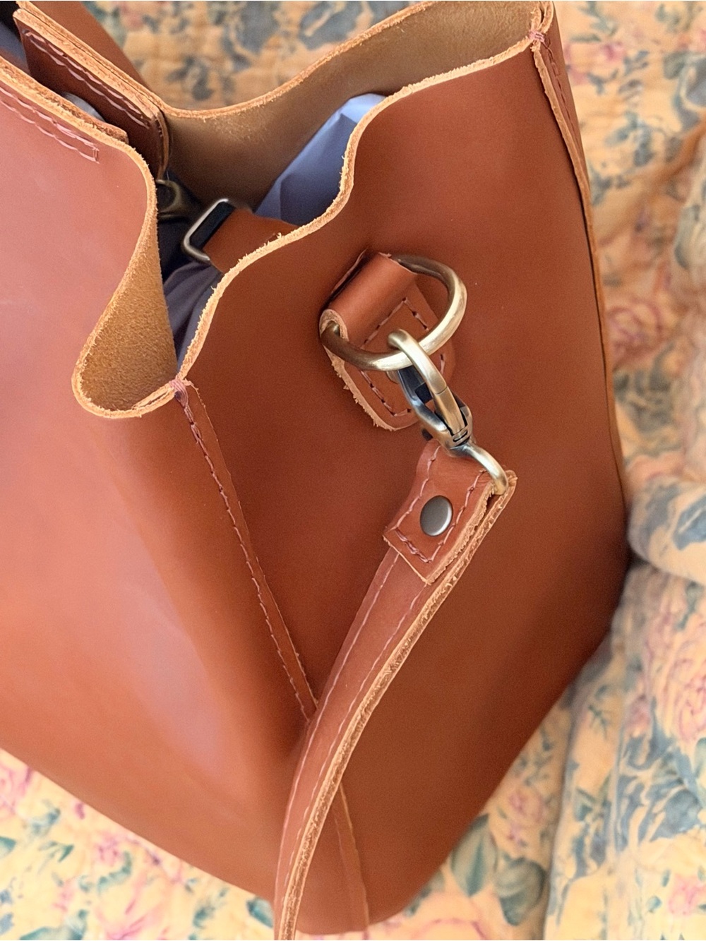 PORTLAND LEATHER BUTTERFLY BUCKET BAG IN HONEY